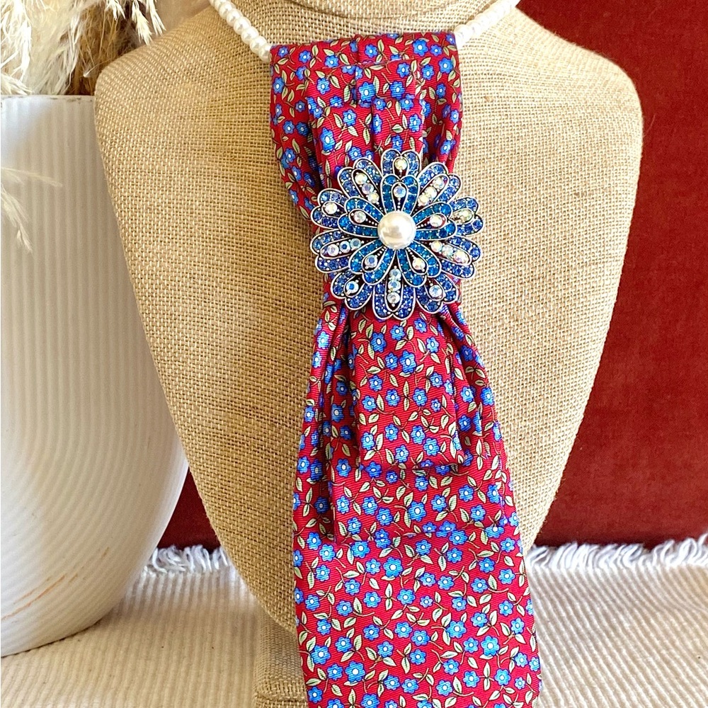 Red Floral Tie Necklace with Blue Brooch